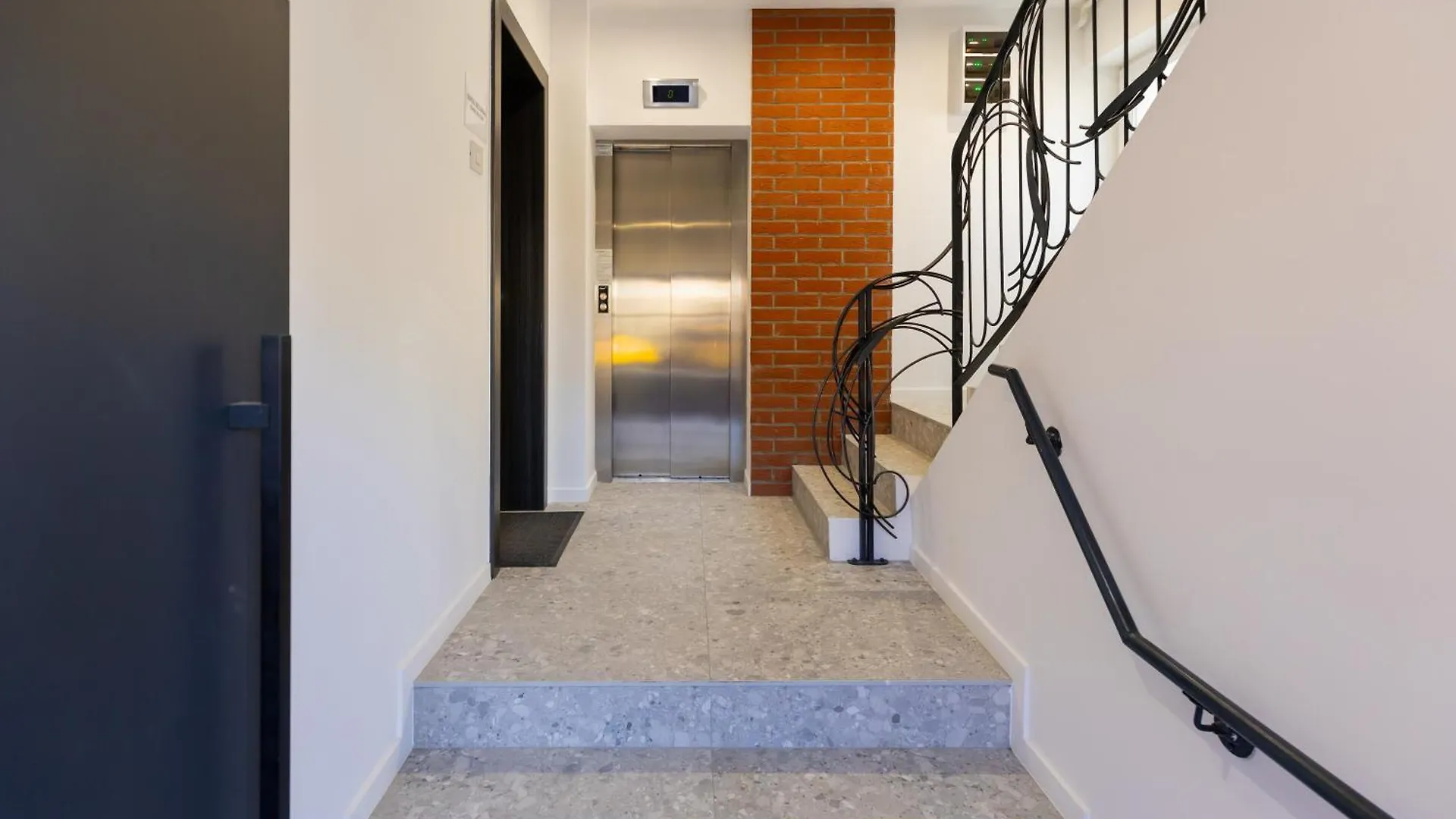 Lyra New Boutique Building Apartment With Terrace And Private Parking Boekarest