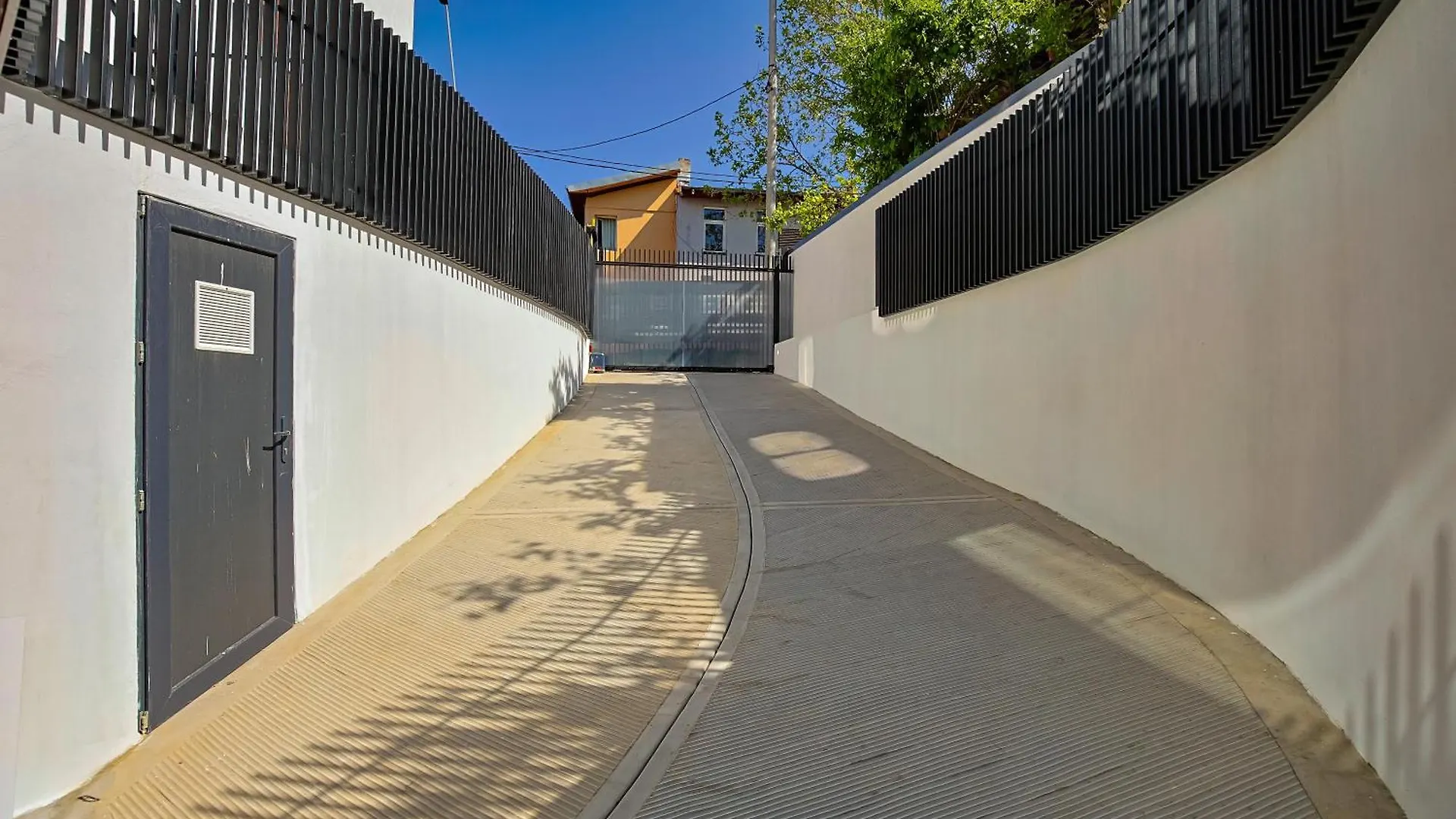Lyra New Boutique Building Apartment With Terrace And Private Parking Boekarest 0*,