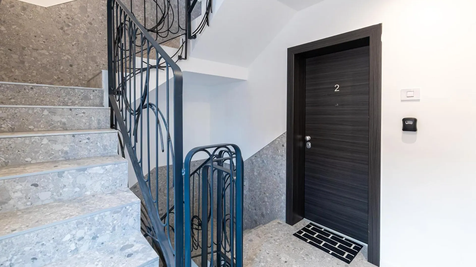 Lyra New Boutique Building Apartment With Terrace And Private Parking Boekarest